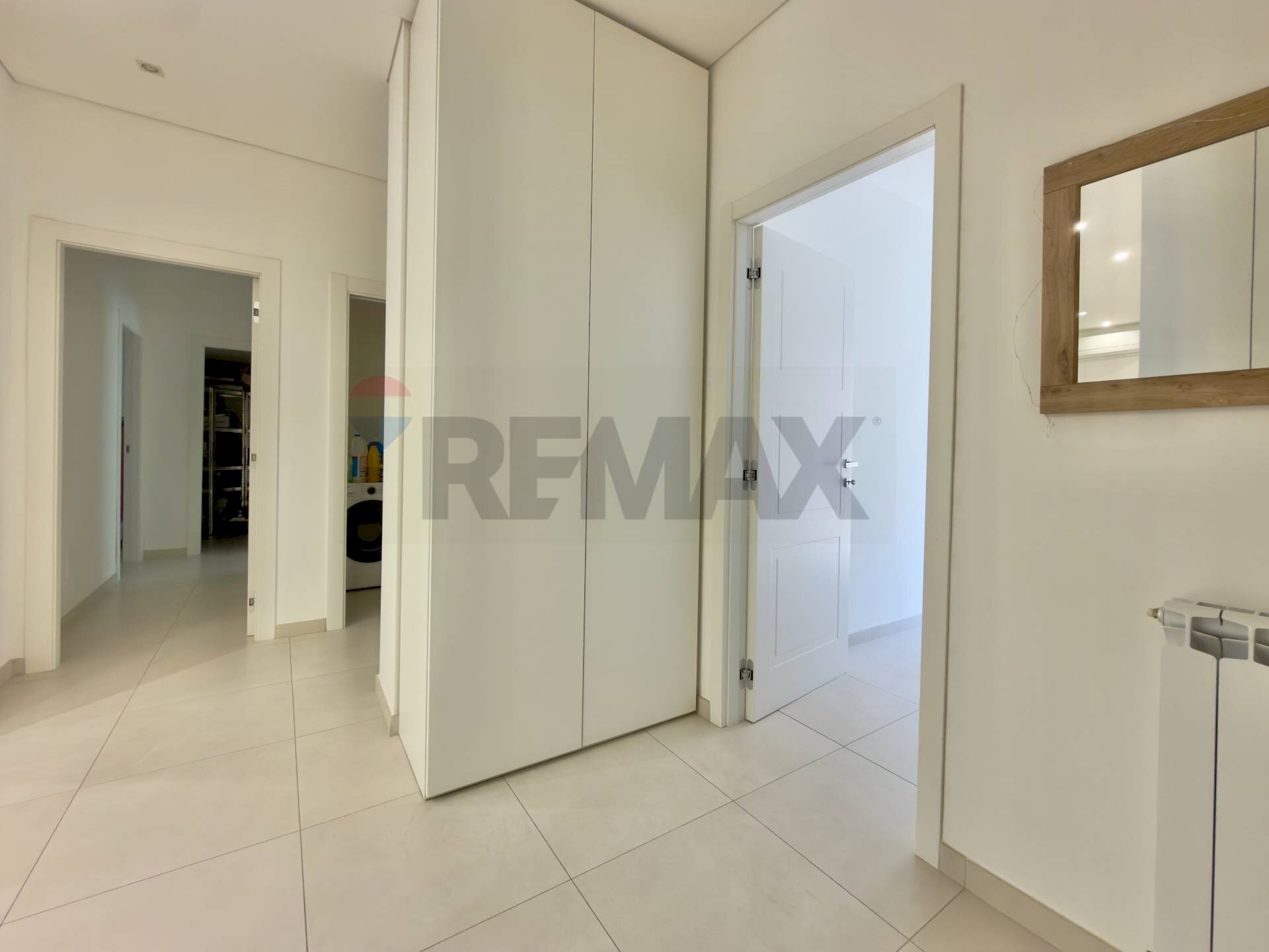 Hall / corridoio - Appartamento Viale Degli Astronauti
 
16, Napoli - foto 3