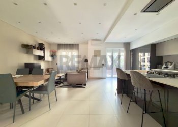 Sala da pranzo - Appartamento Viale Degli Astronauti
 
16, Napoli - foto 9