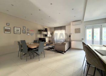 Sala da pranzo - Appartamento Viale Degli Astronauti
 
16, Napoli - foto 10