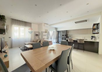 Sala da pranzo - Appartamento Viale Degli Astronauti
 
16, Napoli - foto 13