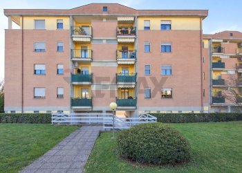 Edificio all\'aperto - Box VIA VOLTA
 
3, Cairate - foto 2