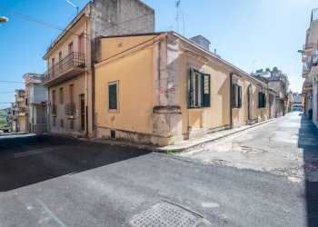 Edificio all\'aperto - Independent house Via Mongibello
 
9, Rosolini - photo 1