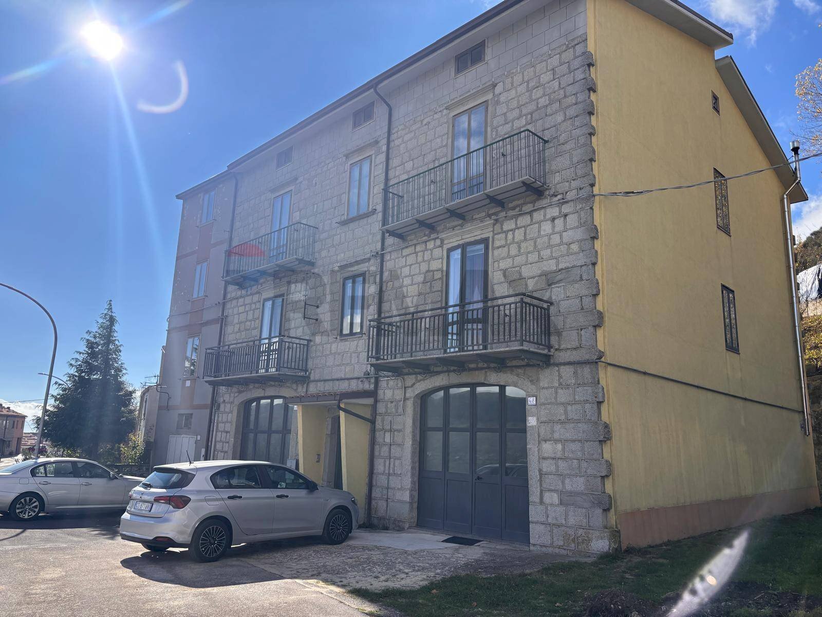 Edificio all\'aperto - Quadrilocale Via Monsignor Gasbarro
 
68, Castiglione Messer Marino - foto 1