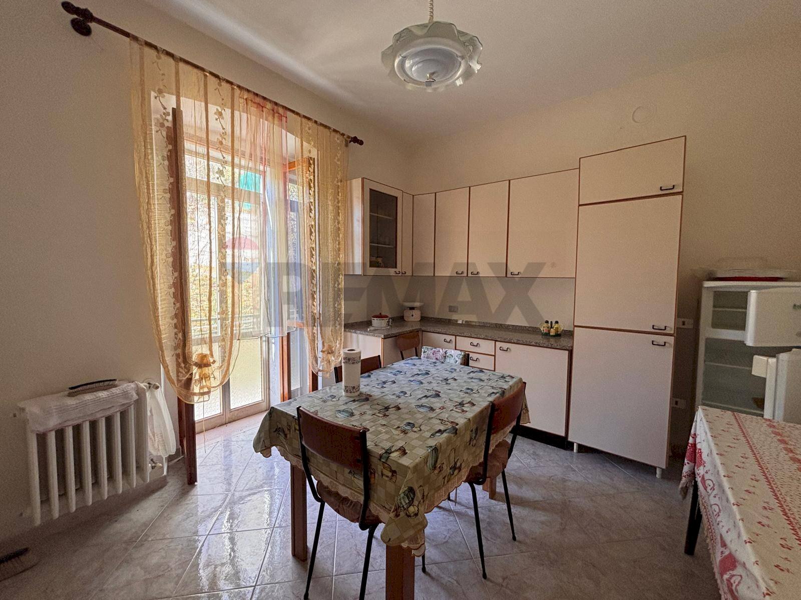 Cucina - Quadrilocale Via Monsignor Gasbarro
68, Castiglione Messer Marino - foto 2