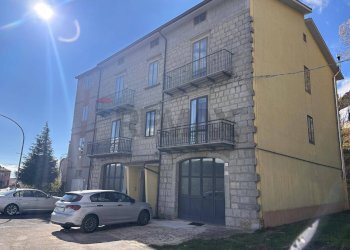 Edificio all\'aperto - Quadrilocale Via Monsignor Gasbarro
 
68, Castiglione Messer Marino - foto 1