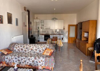 Sala da pranzo - Quadrilocale Via Monsignor Gasbarro
 
68, Castiglione Messer Marino - foto 3