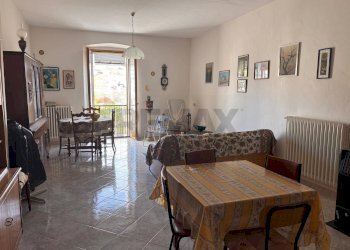 Sala da pranzo - Quadrilocale Via Monsignor Gasbarro
 
68, Castiglione Messer Marino - foto 4