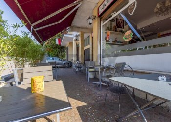 Terrazza - Attività Commerciale via Piaggio
 
1/A, Besnate - foto 2