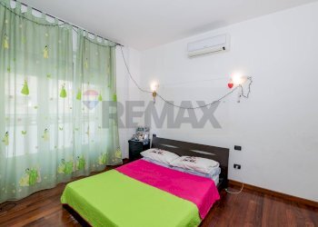 Camera / camera da letto - Two-room apartment Sesto San Giovanni - photo 12