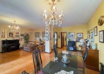 Sala da pranzo - Villa a Schiera Via Alba Guli'
 
8, Palermo - foto 9