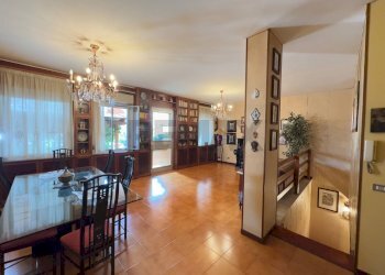 Sala da pranzo - Villa a Schiera Via Alba Guli'
 
8, Palermo - foto 12