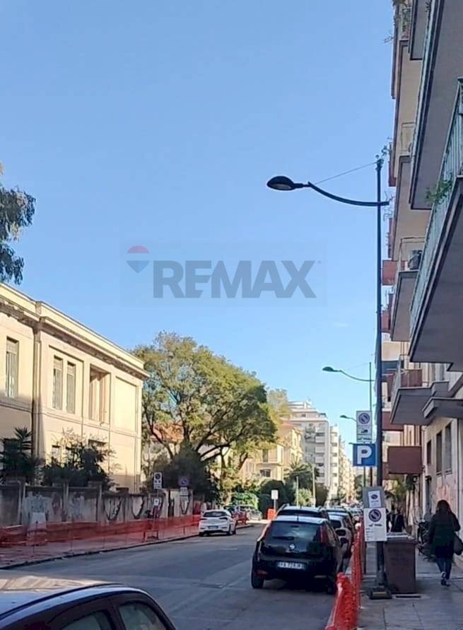 Edificio all\'aperto - Negozio via Principe di Paterno
 
46, Palermo - foto 1