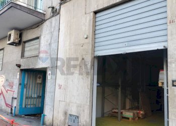 Edificio all\'aperto - Negozio via Principe di Paterno
 
46, Palermo - foto 2