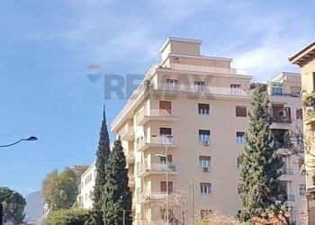 Edificio all\'aperto - Negozio via Principe di Paterno
 
46, Palermo - foto 3