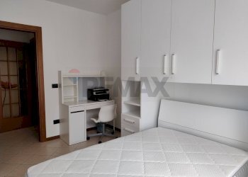 Camera / camera da letto - Three-room apartment Via Aristo E Giuseppe Isola
 
38, Parma - photo 16