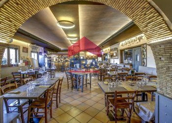 Foto 1 - Locale Commerciale Via di Campo Ascolano
 
3, Pomezia - foto 1