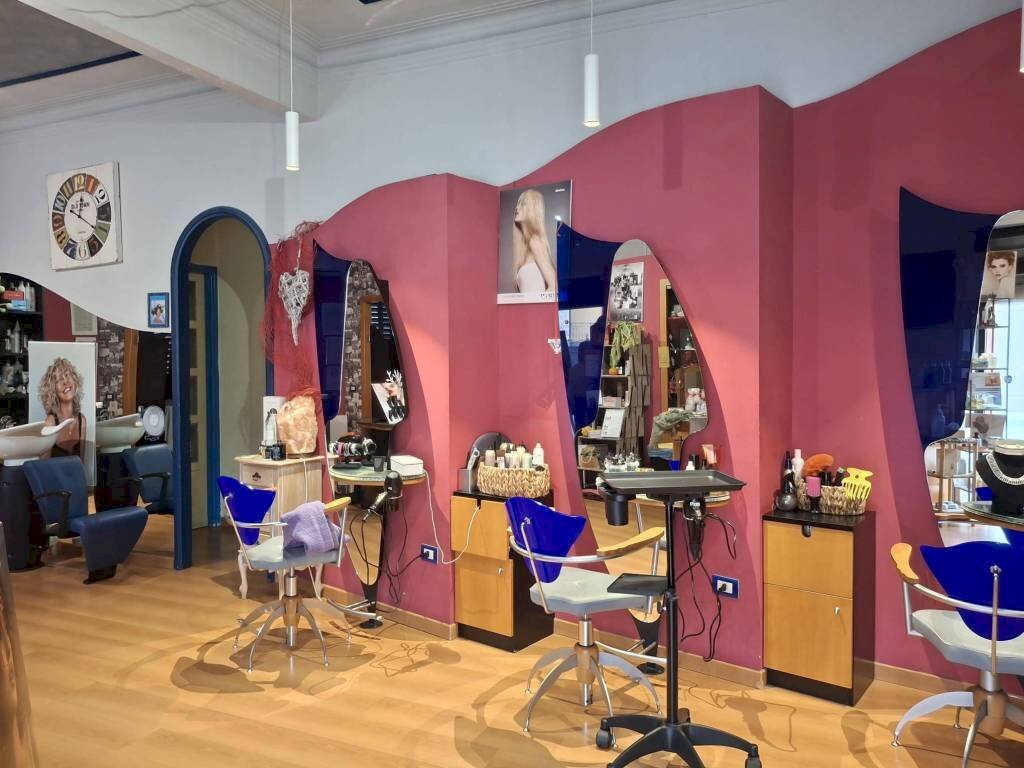 Interno non residenziale - Parrucchieri Uomo - Donna via Castellazzo, 31, Orbassano - foto 2