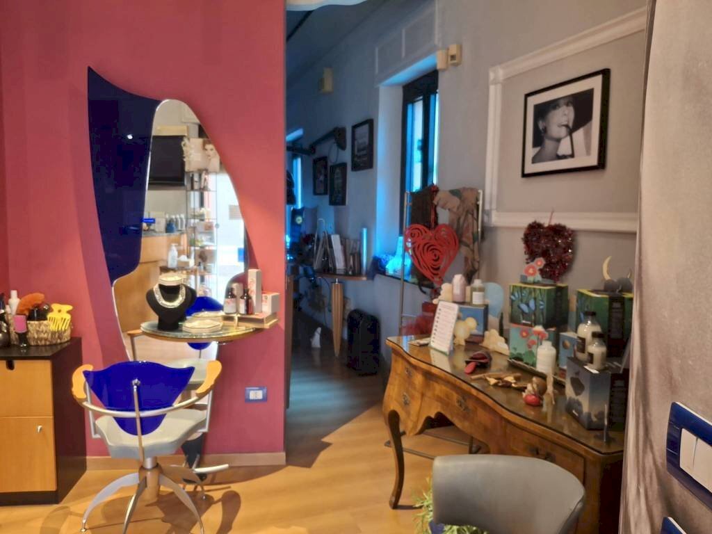 Interno non residenziale - Parrucchieri Uomo - Donna via Castellazzo, 31, Orbassano - foto 3