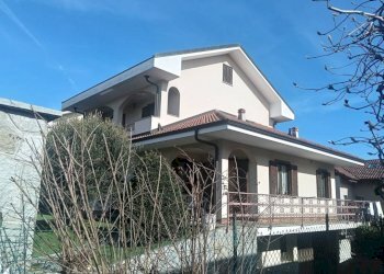 Facciata - Villa via Quintino Sella, 6, Orbassano - foto 1