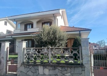 Facciata - Villa via Quintino Sella, 6, Orbassano - foto 2