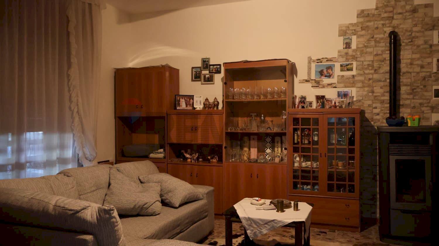 Soggiorno - Casa indipendente Via Orlandelli
 
42, Pieve San Giacomo - foto 3