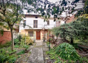 Giardino - Villa via Camillo Benso di Cavour, 32, Poirino - photo 4