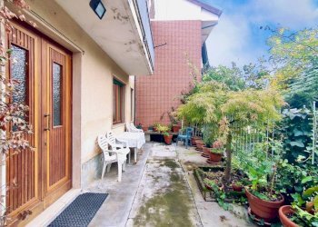 Giardino - Villa via Camillo Benso di Cavour, 32, Poirino - photo 6