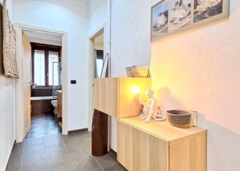 Disimpegno - Three-room apartment via Mondrone, 15, Torino (neighborhood Borgo Vittoria) - photo 9