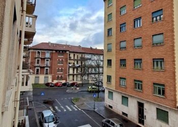 Balcone - Three-room apartment via Mondrone, 15, Torino (neighborhood Borgo Vittoria) - photo 13