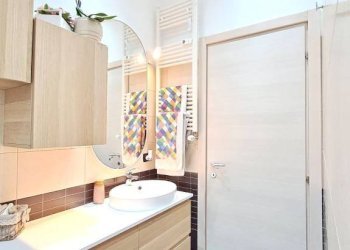 Bagno - Three-room apartment via Mondrone, 15, Torino (neighborhood Borgo Vittoria) - photo 24