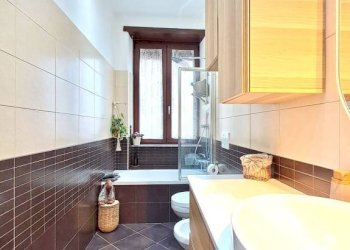 Bagno - Three-room apartment via Mondrone, 15, Torino (neighborhood Borgo Vittoria) - photo 25