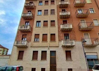 Facciata - Three-room apartment via Mondrone, 15, Torino (neighborhood Borgo Vittoria) - photo 27