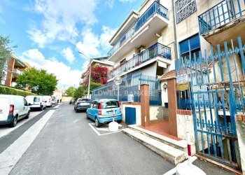 Foto 2 - Ufficio Via Giovanni Pascoli
 
1, Sant'Agata Li Battiati - foto 2