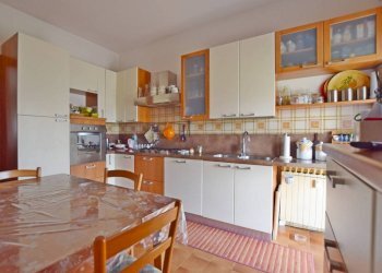 Cucina - Quadrilocale via San Bernolfo, 29, Mondovì - foto 13
