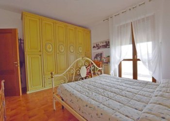 Camera da letto - Quadrilocale via San Bernolfo, 29, Mondovì - foto 18