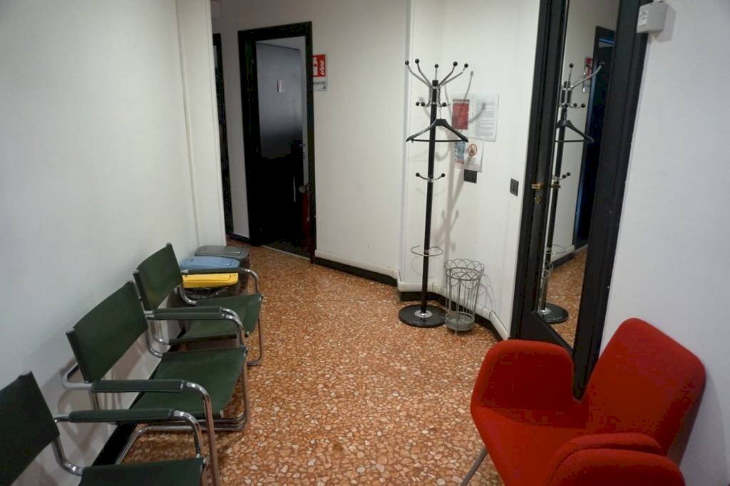 Ingresso - Four-room apartment piazza Nicolò Barabino, Genova (neighborhood Sampierdarena) - photo 2