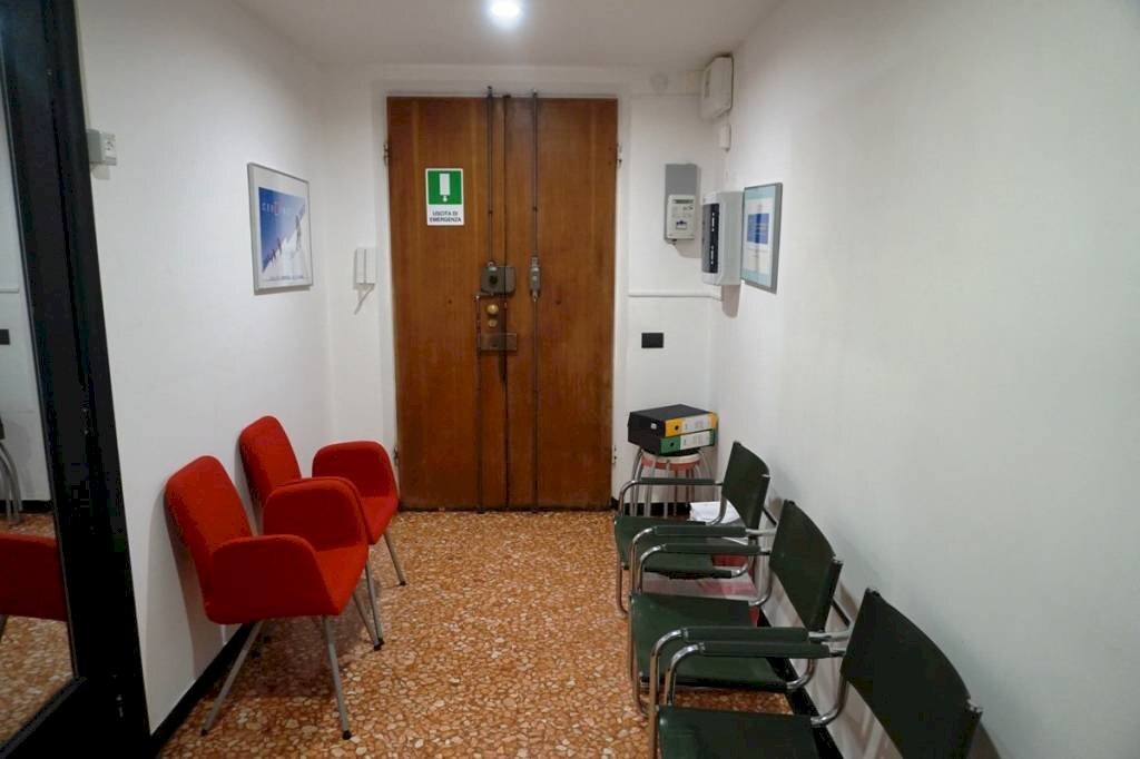 Ingresso - Four-room apartment piazza Nicolò Barabino, Genova (neighborhood Sampierdarena) - photo 3