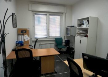 Stanza arredata - Quadrilocale piazza Nicolò Barabino, Genova (zona Sampierdarena) - foto 4