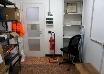 Stanza arredata - Quadrilocale piazza Nicolò Barabino, Genova (zona Sampierdarena) - foto 9