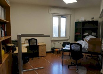 Stanza arredata - Four-room apartment piazza Nicolò Barabino, Genova (neighborhood Sampierdarena) - photo 10