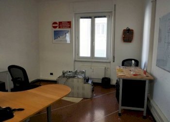 Stanza arredata - Quadrilocale piazza Nicolò Barabino, Genova (zona Sampierdarena) - foto 11