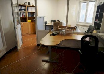 Stanza arredata - Quadrilocale piazza Nicolò Barabino, Genova (zona Sampierdarena) - foto 12