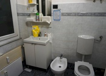 Bagno - Four-room apartment piazza Nicolò Barabino, Genova (neighborhood Sampierdarena) - photo 15