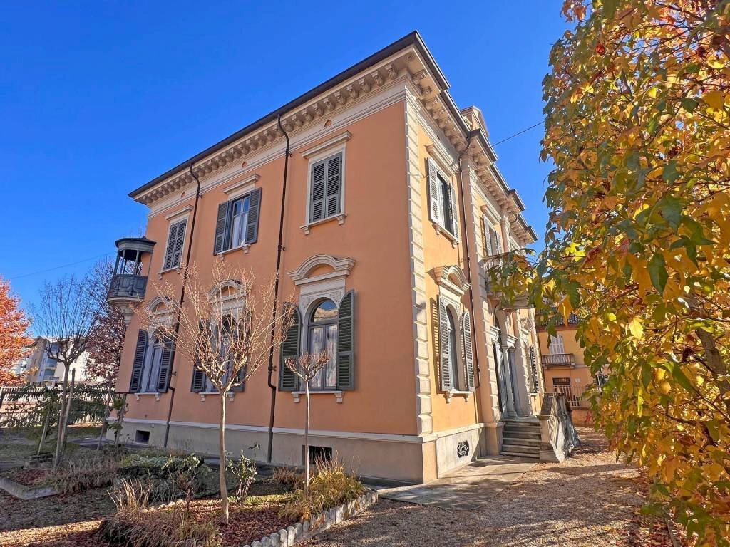 Facciata - Rustico via Roma, Santo Stefano Belbo - foto 2