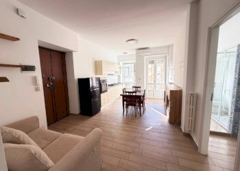 Salone - Bilocale corso Belgio, 166, Torino (zona Vanchiglietta) - foto 2