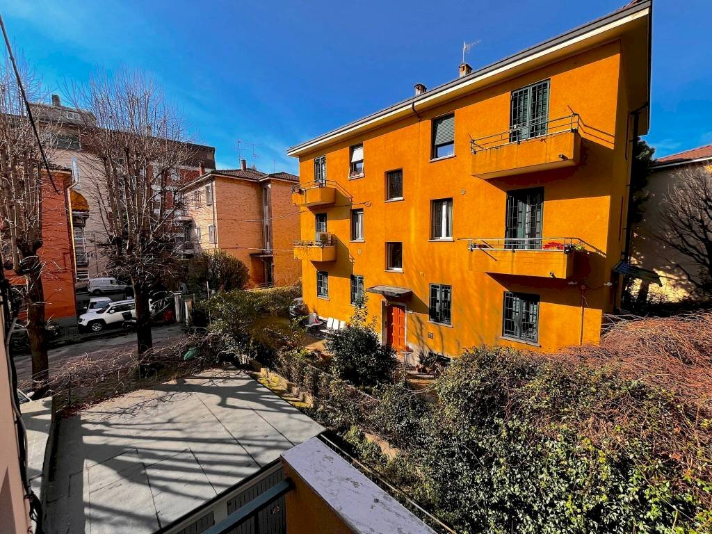 Facciata - Trilocale via Carlo Alberto Pizzardi, 75, Bologna (zona Massarenti) - foto 1