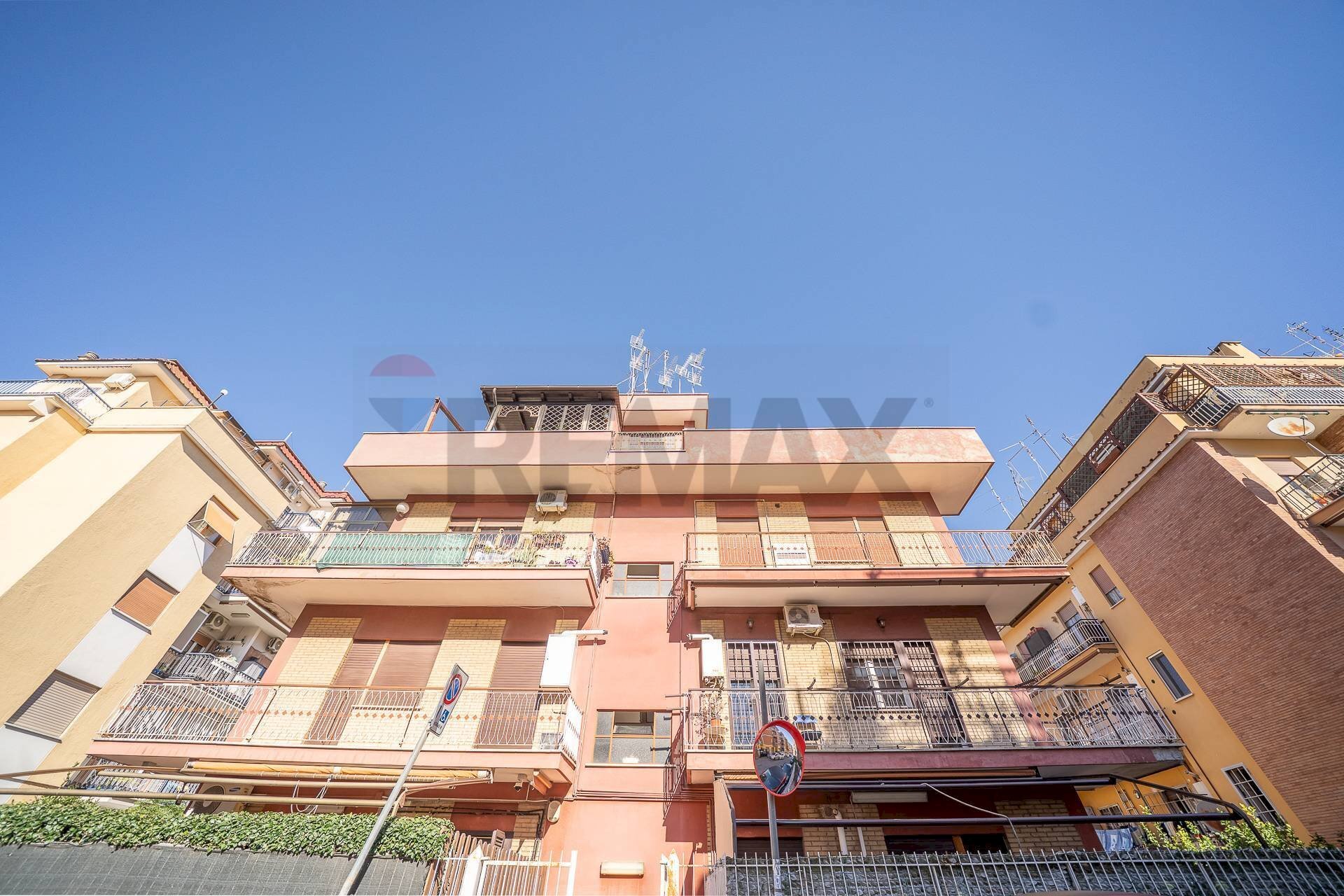 Edificio all\'aperto - Trilocale via dell'astore
 
16, Roma - foto 2