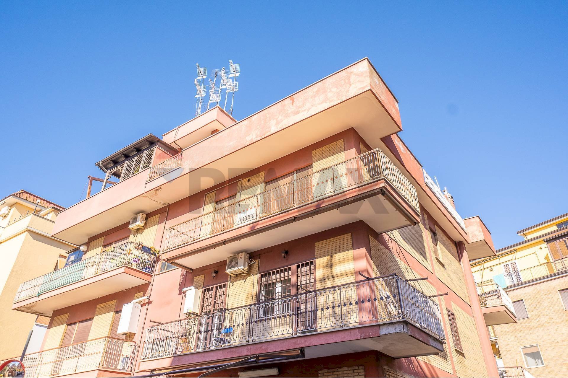 Edificio all\'aperto - Trilocale via dell'astore
 
16, Roma - foto 3