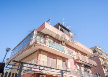 Edificio all\'aperto - Trilocale via dell'astore
 
16, Roma - foto 1