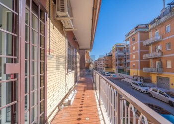 Balcone - Trilocale via dell'astore
 
16, Roma - foto 47